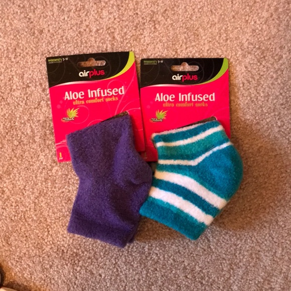 ⭐️4/$20⭐️NWT Aloe Infused fuzzy socks